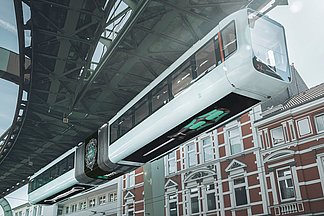 The suspension railway transforms into a travelling screwdriving tool.